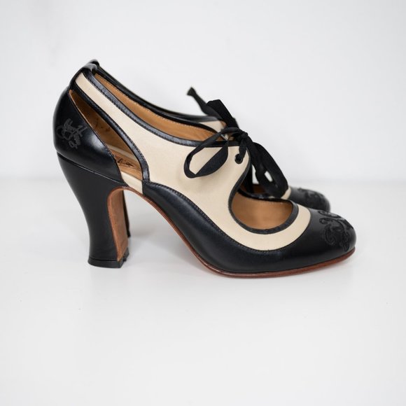 SOLD John Fluevog Revelation Mary Jane Pumps Black Off White Victorian Regency - Picture 2 of 10